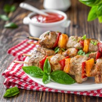 Brochettes en bois miniatures personnalisées de 4 pouces Brochettes coréennes en bois de bouleau naturel pour les fêtes en plein air Torréfaction de fruits Utilisation au restaurant