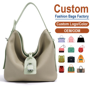 Bolso de Hombro de Cuero de Grano Completo con Etiqueta de Cuero Estilo Mini Lock, Cierre Magnético Oculto, Silueta Suave y Drapeada, Logotipo Personalizado Disponible - Product Image 1