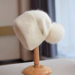 <span class=keywords><strong>Bonnet</strong></span> en tricot de mélange d'angora de qualité supérieure avec décoration de perles <span class=keywords><strong>Pompon</strong></span> en fourrure de renard véritable <span class=keywords><strong>amovible</strong></span> de haute qualité - Product Image 2