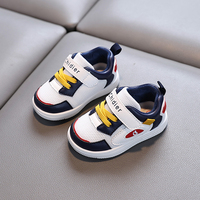 Nouvelle Collection : Baskets Blanches Tendance pour Bébé Garçon – Confortables, Respirantes, à Fermeture Auto-agrippante, Idéales pour la Marche et le Streetwear