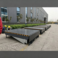 Niveleur de quai fixe robuste, pont de chargement hydraulique pour le transfert de conteneurs et de marchandises en entrepôt logistique