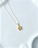 Pendentif étoile sculptée Lerca en fil d'or 18 carats, breloque ajourée scintillante, bijou délicat pour le quotidien, les rendez-vous et les cadeaux