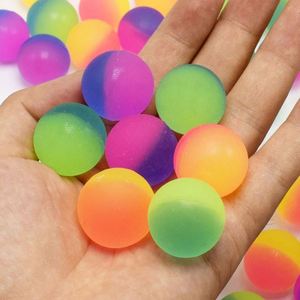 ลูกบอลเด้งดึ๋งสองสีแบบขายส่ง ปรับแต่งสีและขนาดได้ ราคาถูก สำหรับโปรโมชั่น ของเล่นกระโดดเล่น - Product Image 6
