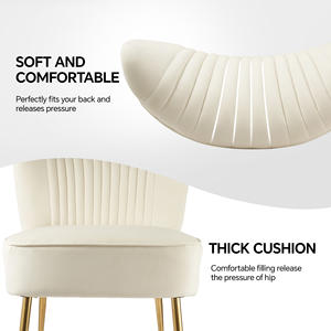 Elegante Silla de Comedor Tapizada en Terciopelo Blanco, Respaldo Curvo, Textura Acolchada, Patas de Metal Dorado, Cojín Grueso y Cómodo, Warehouse Park - Product Image 3