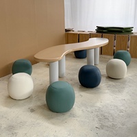 Ensemble de table et de chaises pour enfants en bois en forme de S moderne pour la maternelle et la préscolaire