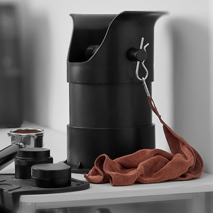 Tubo de golpe comercial de gran tamaño con toalla de limpieza para Barista Base antideslizante y golpe extraíble para cafetera - Product Image 4