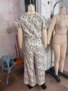 Vente en gros de combinaisons pour vacances à la plage coupe ajustée pour femmes combinaisons à rayures à jambes larges pour femmes - Product Image 5