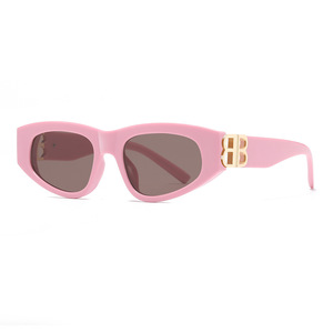 Gafas de sol estilo ojo de gato europeo americano para mujer, montura negra, material de PC, protección UV400, tipo 3. - Product Image 3
