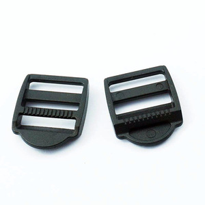 Boucle coulissante en plastique pour sacs et sangles, durable, résistante à l'usure, fermeture à pression à quatre positions, couleur unie J7 003 - Product Image 1