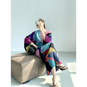 Robe longue plissé<span class=keywords><strong>e</strong></span> élégante décontracté<span class=keywords><strong>e</strong></span> pour femme, imprimé violet haut de gamme, manches à volants, col en V, silhouette crayon, respirante, polyester/coton - Product Image 6