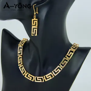Ayong Jewelry Set Diseño de moda 18K Oro Cobre 4 piezas Set Alta calidad Dubai Style Zircon Jewelry Set para mujer