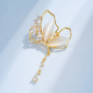 Broche <span class=keywords><strong>papillon</strong></span> goutte d'eau en zircon <span class=keywords><strong>doré</strong></span> haut de gamme TIANSHE, cadeau d'anniversaire, accessoire de mode de luxe, épingle de sûreté <span class=keywords><strong>insecte</strong></span> - Product Image 4
