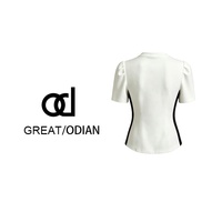 T-shirt élégant à manches courtes effet deux pièces pour femme, avec nœud en cristal, coupe ajustée et ourlet asymétrique
