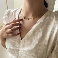 Collier Bowei Pentagramme Asymétrique pour Femme – Style Polyvalent, Féminin, Audacieux et Minimaliste, Tendance Niche