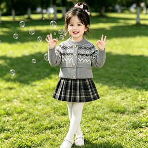 Ensemble de pulls pour enfants, châle, <span class=keywords><strong>cardigan</strong></span> tricoté, automne-hiver, nouveau <span class=keywords><strong>style</strong></span>, jupe à carreaux <span class=keywords><strong>style</strong></span> occidental pour bébé fille, <span class=keywords><strong>style</strong></span> coréen - Product Image 4
