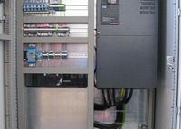 Elektrischer Schaltschrank 220V/380V IP54 Wasserdichtes Metallgehäuse Wechselrichter-Frequenzplatine Variabler Leistungsschalter Schalttafel