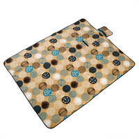 Couverture d'urgence pliable en velours pour l'extérieur, imperméable, résistante à l'humidité, douce pour la peau, tapis de pique-nique rembourré simple face 200x200cm 6-8 personnes