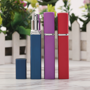 Atomiseur de parfum moderne en aluminium de 12ml Cylindre carré Bouteilles en verre de voyage Capuchon couronne <span class=keywords><strong>Diffuseur</strong></span> PP rechargeable <span class=keywords><strong>pour</strong></span> transporter votre - Product Image 5