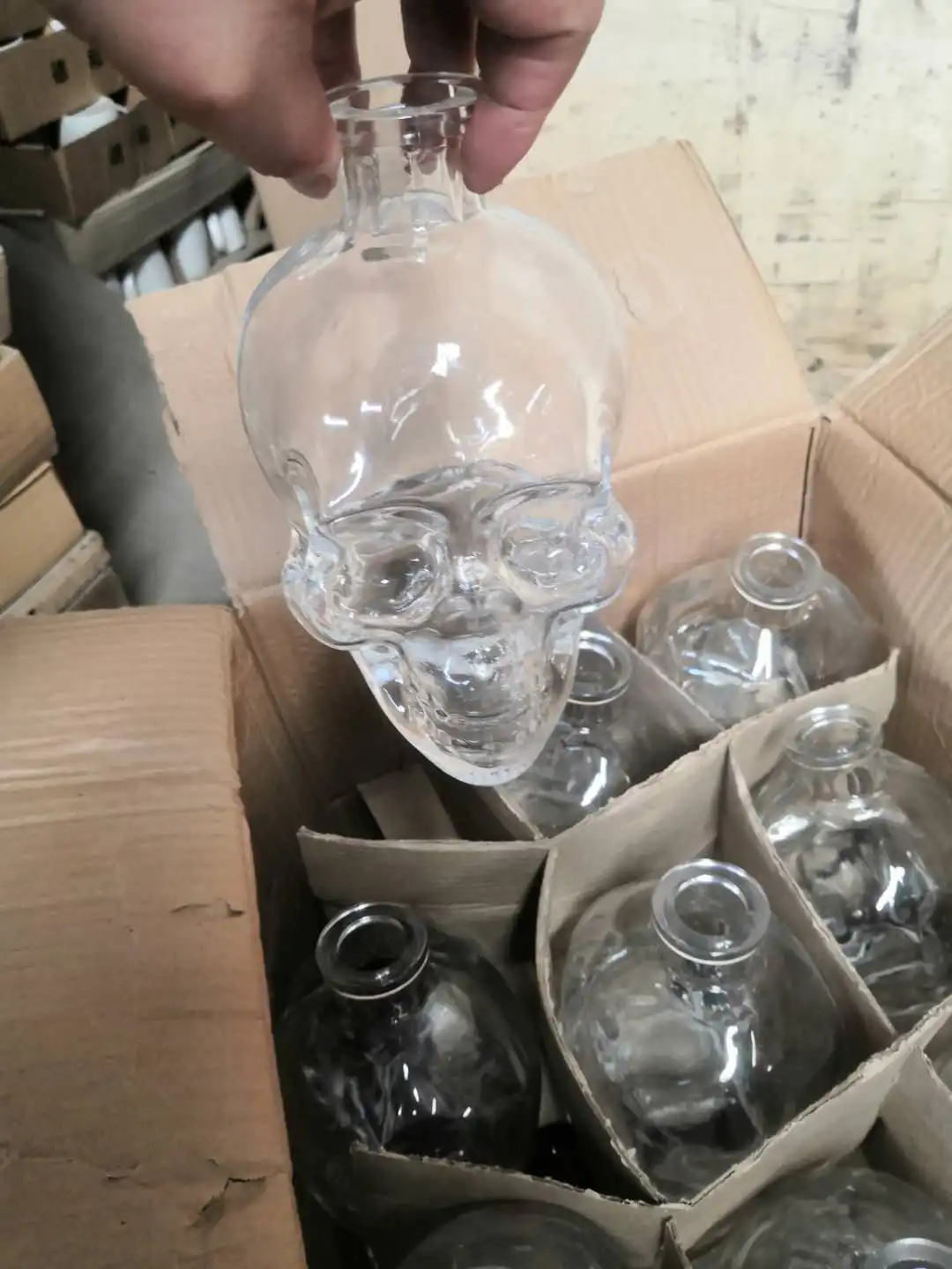 Großhandel 750ml Einzigartige Schädel geformte Whisky Glas Dekan ter Glasflaschen mit benutzer definierten Paket