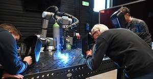 Brazo robótico de soldadura Mig <span class=keywords><strong>UR10</strong></span> <span class=keywords><strong>Robot</strong></span> <span class=keywords><strong>universal</strong></span> Cobot de soldadura con máquina de soldadura MIG 500 y <span class=keywords><strong>robot</strong></span> colaborativo de antorcha - Product Image 4