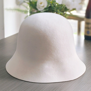 Chapeau cloche en feutre de laine pour femmes Style vintage une pièce moulé 100 pour cent chapeau en laine pour l'automne et l'hiver - Product Image 6