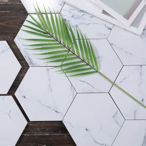 Precio bajo baño azulejo de pared hojas diseño sólido blanco de carrara color hexagonal de