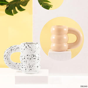 Tasse en céramique de Chaozhou, finition mate avec poignée, tasse à café ou à thé, cadeau pour femme, style tendance, design moucheté - Product Image 4