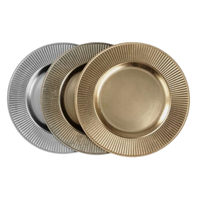 Assiette de présentation ronde en métal doré de 13 pouces avec bordure sculptée de luxe, vaisselle pour mariages, événements et hôtels, tailles personnalisées