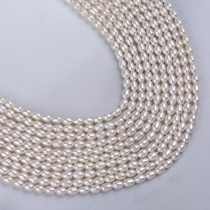 สร้อยคอมุกน้ำจืดธรรมชาติสีขาวขนาด 4-5 มม. ขายส่ง แสงเงาสวยงาม เม็ดมุกทรงข้าว ร้อยเองทำเครื่องประดับ DIY - Product Image 4
