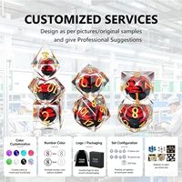 Set Dadu DND Resin Cair Transparan Buatan Tangan Grosir 7 Buah Dadu Polihedral Merah Hitam Angka Emas untuk Permainan Papan RPG TRPG