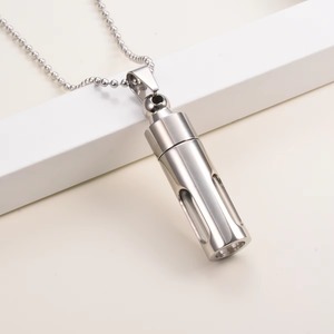 Pendentif commémoratif pour femmes et hommes en acier inoxydable et verre, avec flacon ouvrable pour cendres et fleurs, bijou urne - Product Image 3