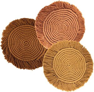 <span class=keywords><strong>Set</strong></span> <span class=keywords><strong>de</strong></span> 3 sous-verre en <span class=keywords><strong>macramé</strong></span> avec pampilles rondes, <span class=keywords><strong>Set</strong></span> <span class=keywords><strong>de</strong></span> <span class=keywords><strong>table</strong></span> en corde <span class=keywords><strong>de</strong></span> coton, sous-verre Boho, plats chauds faits à la main, 10 pouces - Product Image 1