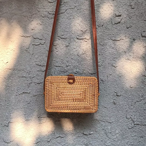 <span class=keywords><strong>Sac</strong></span> à bandoulière <span class=keywords><strong>rond</strong></span> <span class=keywords><strong>en</strong></span> rotin tissé à la main <span class=keywords><strong>sac</strong></span> à main <span class=keywords><strong>en</strong></span> <span class=keywords><strong>osier</strong></span> <span class=keywords><strong>sac</strong></span> à main <span class=keywords><strong>en</strong></span> paille femmes <span class=keywords><strong>sac</strong></span> à bandoulière sacs <span class=keywords><strong>en</strong></span> bambou femmes - Product Image 5