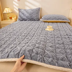 卧室家具防过敏凝灰岩天鹅绒加厚冬季保暖涤纶填充防滑绗缝床垫床垫