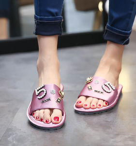 Moda in PVC scivoli <span class=keywords><strong>per</strong></span> le donne al coperto da bagno all'aperto <span class=keywords><strong>calzature</strong></span> nuovo Design di diamanti colorati Vamp estate <span class=keywords><strong>spiaggia</strong></span> signora pantofole - Product Image 3