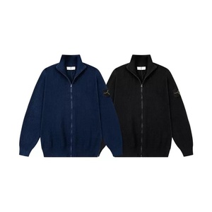 Pull-over tricoté à capuche vintage en polaire unie, chaud et ajusté, style décontracté et luxueux pour homme - Product Image 3