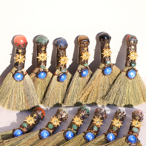 Petit balai en cristal naturel du <span class=keywords><strong>zodiaque</strong></span>, balai magique fait à la main, balai en cristal incrusté, balai en pierre roulante, décoration de la maison - Product Image 1