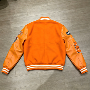 <span class=keywords><strong>Giacca</strong></span> Varsity Arancione da Uomo <span class=keywords><strong>Oversize</strong></span> con Lettere in Ciniglia, Multi Patch in Ciniglia e Ricami, Maniche in Ecopelle, <span class=keywords><strong>Giacca</strong></span> Bomber - Product Image 2