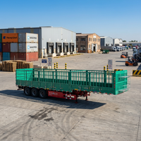 Semi-remorque de transport de bétail en acier JINFENG de haute qualité, 60 tonnes, 3/4 essieux, avec clôture, équipement de sol robuste, couleur personnalisée