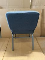 Chaise d'église empilable en tissu rembourré gris foncé à cadre en métal durable pour auditorium personnalisée à vendre