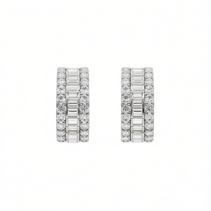 Orecchini a Cerchio in Oro Bianco E3554 con Diamanti Taglio Baguette Incastonati a Canale, Gioielli Classici da Donna - Product Image 1