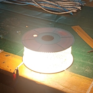 Nhà Máy Giá AC220V <span class=keywords><strong>LED</strong></span> <span class=keywords><strong>Strip</strong></span> 2835 120LEDs/M 100M 12W IP67 3000K 4000K 6500K trắng không thấm nước thay đổi độ sáng linh hoạt <span class=keywords><strong>LED</strong></span> <span class=keywords><strong>Strip</strong></span> ánh sáng - Product Image 2