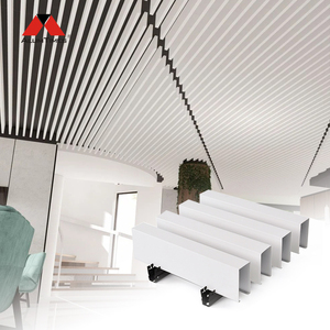 Plafond suspendu en aluminium à grain <span class=keywords><strong>de</strong></span> bois ignifuge Alumtimes, bande linéaire en forme <span class=keywords><strong>de</strong></span> U, déflecteur pour centre commercial, hôpital, hôtel, 10 ans - Product Image 3