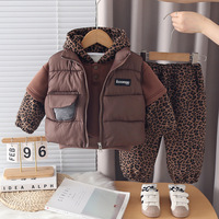 Ensemble Hiver Garçon 2026 Nouveau Style – Tenue Décontractée Bébé Enfant Doublée Polaire Épaisse Trois Pièces – Vêtements Enfants Tendance