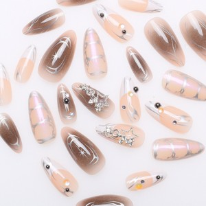 Faux ongles à presser 3D en amande, tendance, noirs et nude, avec French manucure, étoiles et strass, et colle – Vente en gros - Product Image 6