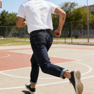 Jean de marque <span class=keywords><strong>501</strong></span> en denim selvedge 100 % coton, taille mi-haute, coupe bootcut, avec boutons décoratifs, délavage foncé et logo - Product Image 5