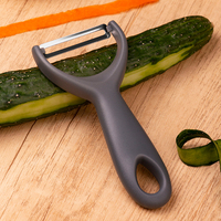 Grijze Y-vormige groenteschiller met roestvrijstalen mes, fruitschiller, keukenhulpje voor thuis koken, groothandel, bulk levering