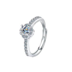 แหวนเงินแท้ทรงดอกไม้สี่แฉก แหวนมอสซาไนต์ แหวนเพชรระยิบระยับแบบเปิด - Product Image 2