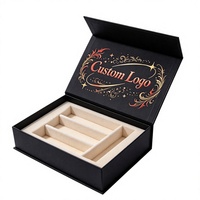 Boîte cadeau magnétique à rabat gris clair avec impression sur le couvercle intérieur et impression flocon de neige or rose pour boîte cadeau de fête
