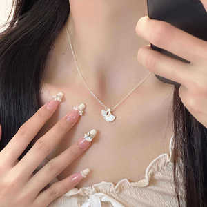 สร้อยคอเงินแท้ 925 ประดับมุกเปลือกหอยรูปใบแปะก๊วย ดีไซน์โรแมนติก สวยสง่า โดดเด่นไม่ซ้ำใคร จี้รูปพัด สวยงามประณีต - Product Image 3